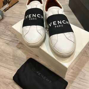 Givenchy Men's White and Black Logo Sneakers